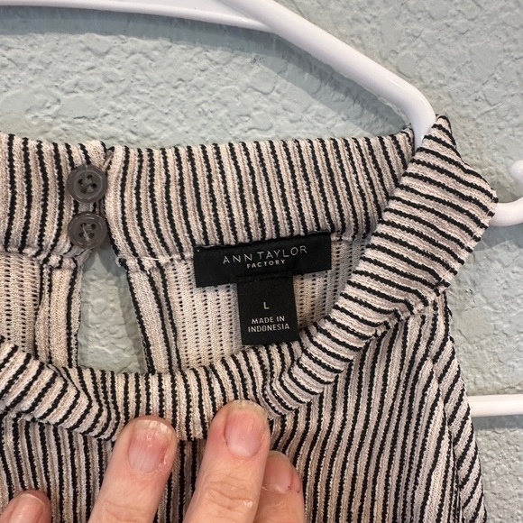 Like New Ann Taylor Factory Sleeveless Top Stripe - Large - Picture 2 of 3